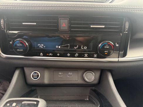 Used 2023 Nissan Rogue SV w/ SV Premium Package AWD/4WD image 12