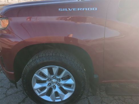 Used 2020 Chevrolet Silverado 1500 Custom w/ Custom Value Package image 8