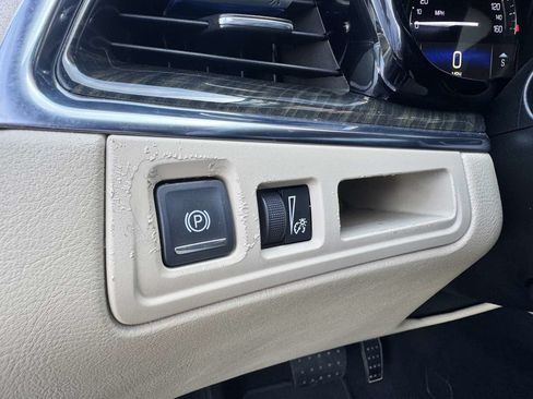 Used 2018 Cadillac XT5 FWD w/ LPO, Wheel Lock Package image 39