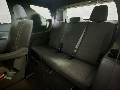 Used 2025 Chevrolet Traverse LT image 29