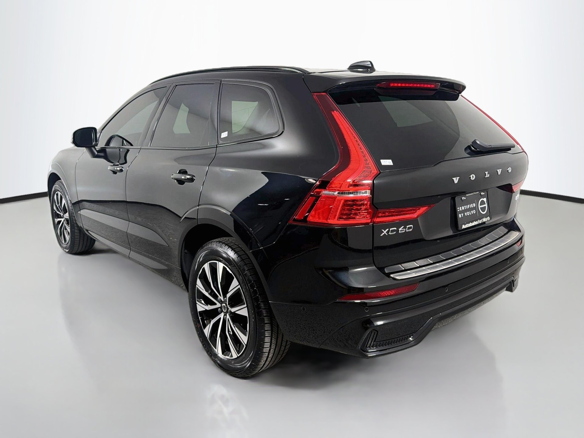 Used 2024 Volvo XC60 B5 Plus w/ Protection Package Premier AWD/4WD image 7