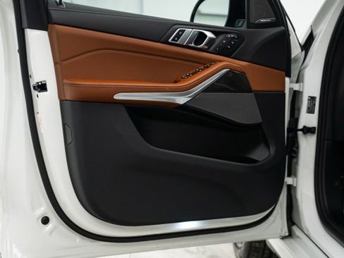 Used 2026 BMW X7 M60i image 23