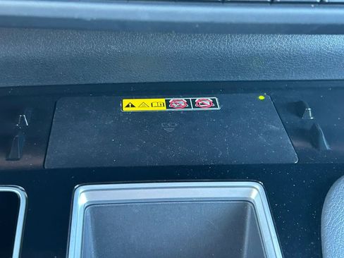 Used 2025 Toyota Sienna Platinum image 40