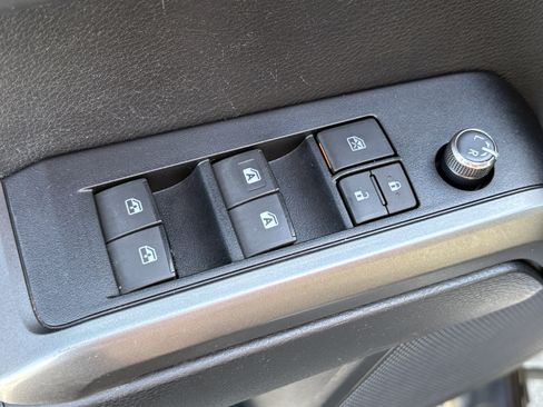 Used 2017 Toyota Tacoma TRD Sport w/ Tow Package (A/T) image 17