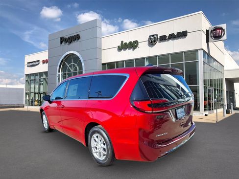 New 2026 Chrysler Pacifica Select image 3