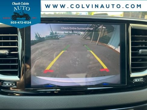Used 2024 Chrysler Pacifica Touring-L FWD image 21