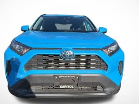 Used 2019 Toyota RAV4 LE w/ Carpet Mat Package image 8