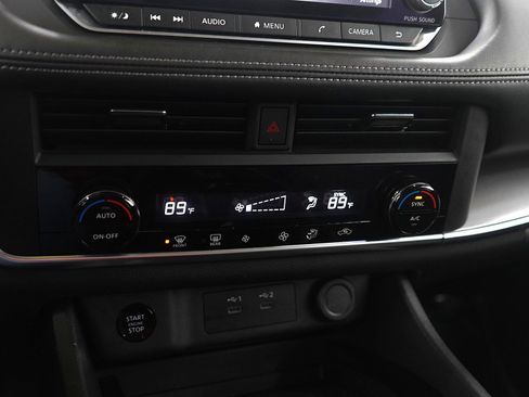 Used 2024 Nissan Rogue SV image 23