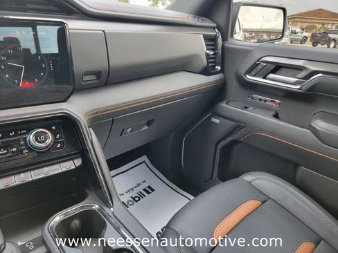 Used 2024 GMC Sierra 1500 AT4 w/ Technology Package image 30