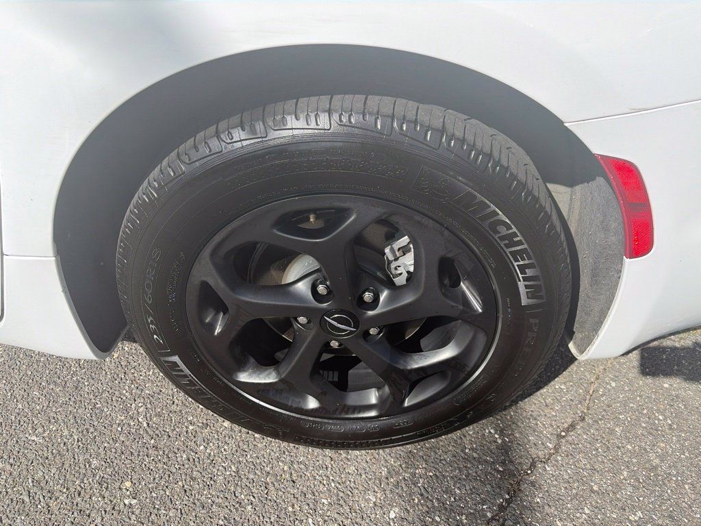 Used 2024 Chrysler Pacifica Limited FWD image 11