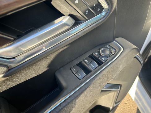 Used 2025 GMC Sierra 1500 SLT image 14