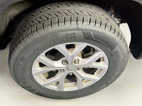 Used 2022 Jeep Grand Cherokee Limited image 31