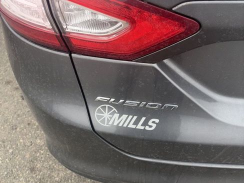 Used 2014 Ford Fusion SE w/ Equipment Group 202A image 7