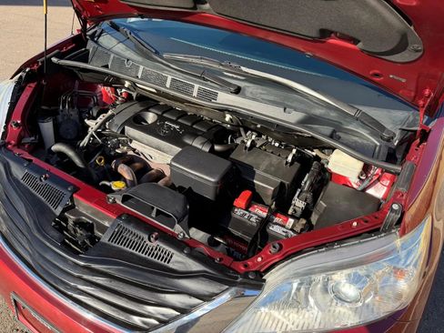 Used 2012 Toyota Sienna LE image 13