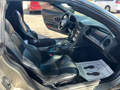 Used 1998 Chevrolet Corvette Coupe w/ Roof Pkg RWD image 19