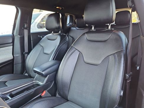 Used 2024 Jeep Compass Latitude image 21