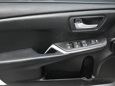Used 2015 Toyota Camry SE FWD image 5