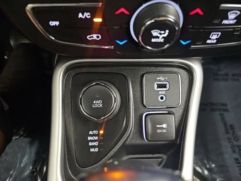 Used 2021 Jeep Compass Latitude w/ Convenience Group AWD/4WD image 23