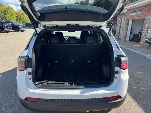 Used 2023 Jeep Compass Latitude w/ Convenience Group AWD/4WD image 20