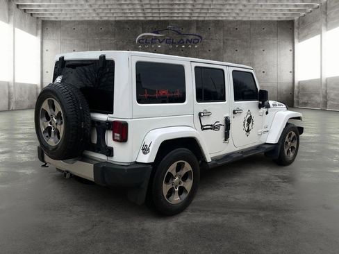 Used 2018 Jeep Wrangler Unlimited Sahara w/ Dual Top Group AWD/4WD image 3
