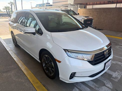 Used 2022 Honda Odyssey Elite image 3