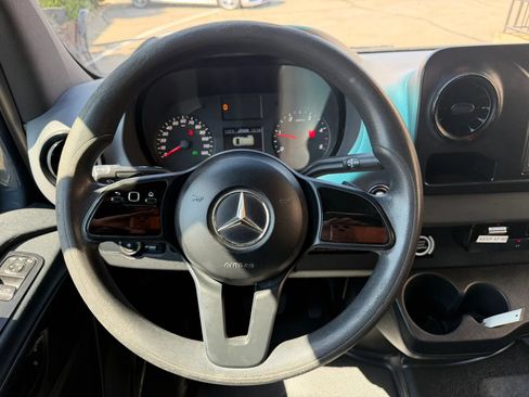 Used 2019 Mercedes-Benz Sprinter 144 image 21