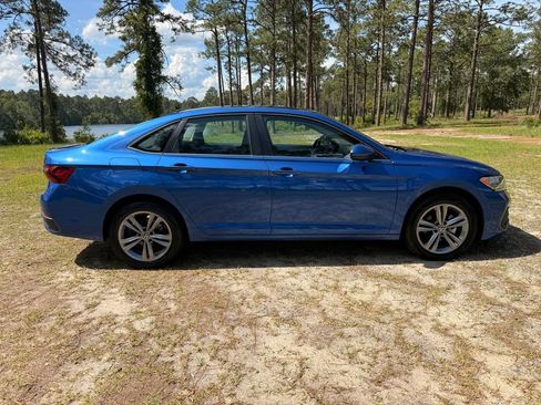 Used 2024 Volkswagen Jetta SE FWD image 6