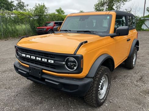 Used 2022 Ford Bronco 2-Door AWD/4WD image 2