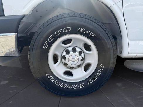 Used 2018 Chevrolet Express 2500 w/ Driver Convenience Package RWD image 29