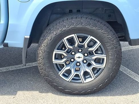Used 2025 Chevrolet Colorado Z71 w/ Technology Package AWD/4WD image 28