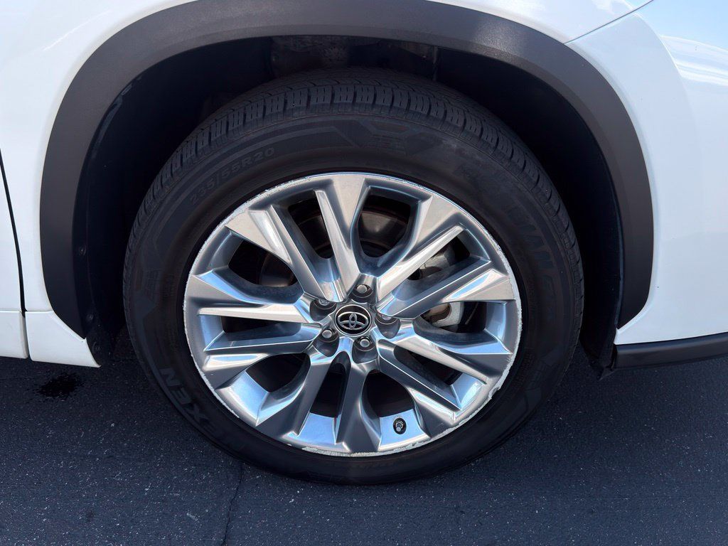Used 2021 Toyota Highlander Limited FWD image 8