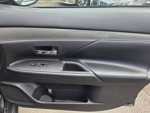 Used 2019 Mitsubishi Outlander SEL AWD/4WD image 13