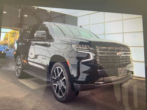 Used 2022 Chevrolet Tahoe RST w/ Luxury Package AWD/4WD image 5