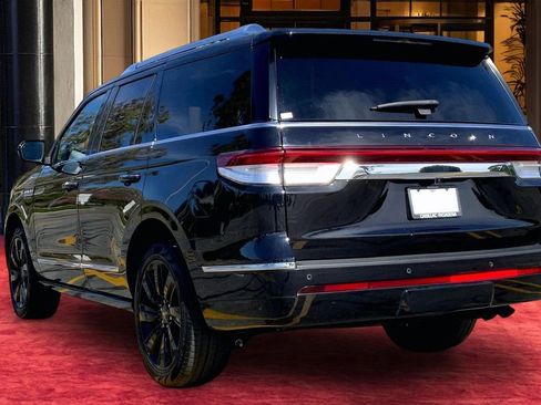 Used 2023 Lincoln Navigator Reserve image 4