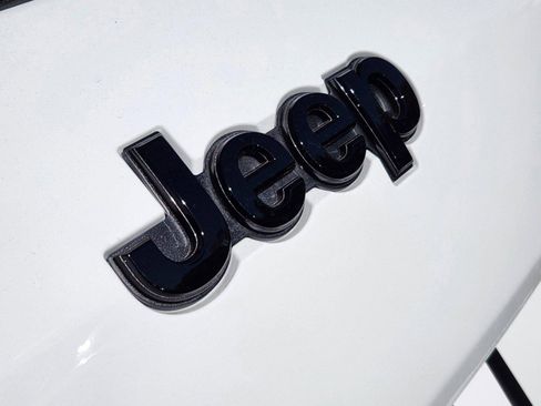 New 2025 Jeep Grand Cherokee L Altitude image 18