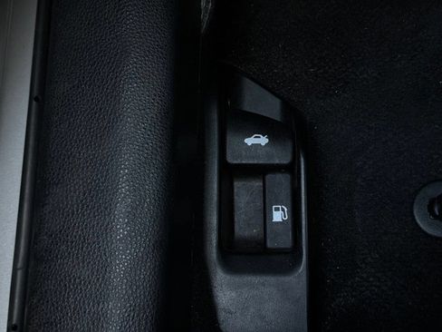 Used 2025 Toyota Corolla LE FWD image 23