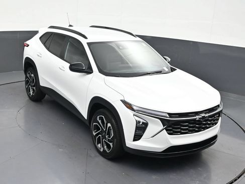 Used 2025 Chevrolet Trax RS FWD image 26