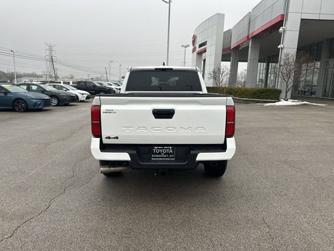 Certified 2025 Toyota Tacoma TRD Off-Road AWD/4WD image 6