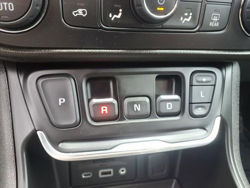 Used 2020 GMC Terrain Denali w/ Denali Premium Package AWD/4WD image 13