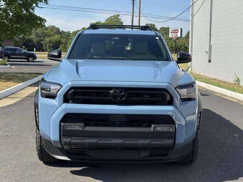 Used 2025 Toyota 4Runner SR5 AWD/4WD image 25