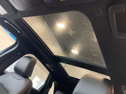 Used 2024 Ford Edge ST-Line image 12