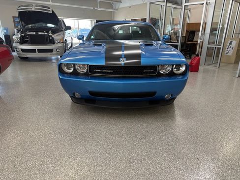 Used 2009 Dodge Challenger SRT8 w/ SRT Option Group II RWD image 2