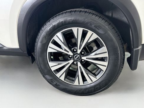 Used 2023 Nissan Rogue SV FWD image 11
