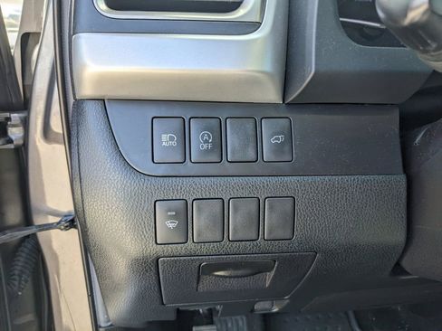 Used 2019 Toyota Highlander XLE image 28