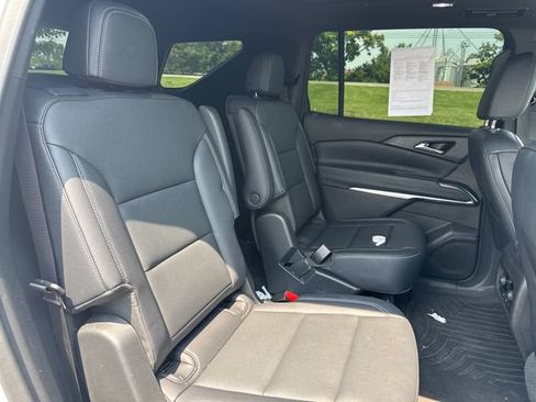 Used 2025 Chevrolet Traverse LT w/ Sun and Wheel Package AWD/4WD image 14
