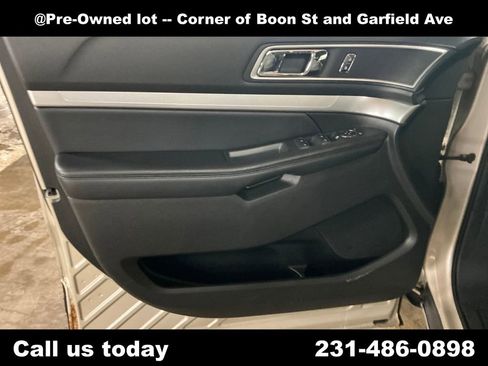 Used 2017 Ford Explorer XLT w/ Equipment Group 202A AWD/4WD image 15