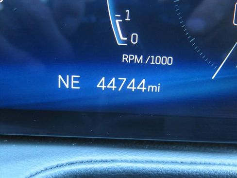 Used 2024 Cadillac XT4 Premium Luxury image 12