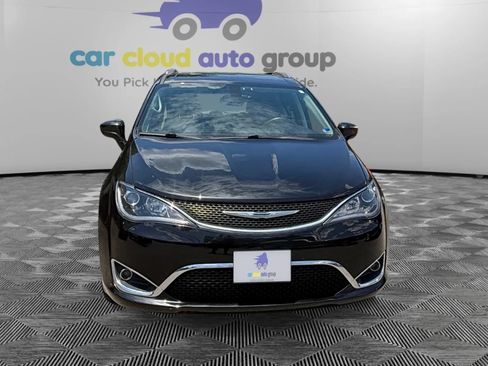 Used 2018 Chrysler Pacifica Touring-L FWD image 9