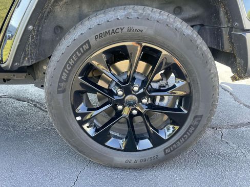 Used 2024 Jeep Wrangler Unlimited Sahara AWD/4WD image 7