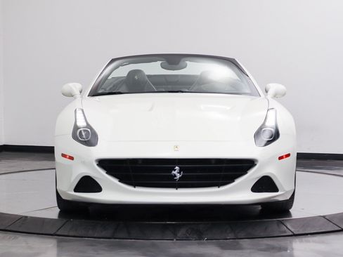 Used 2017 Ferrari California T RWD image 16